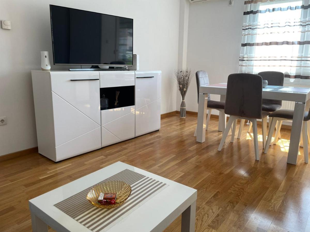Paris Apartment -Free Private Parking Нови-Сад Экстерьер фото